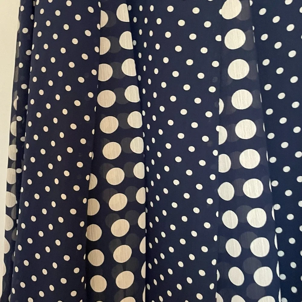 Beautiful navy polka dot skirt - Picture 2 of 5